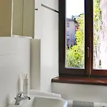 Red - By Myhomeincomo Apartment
