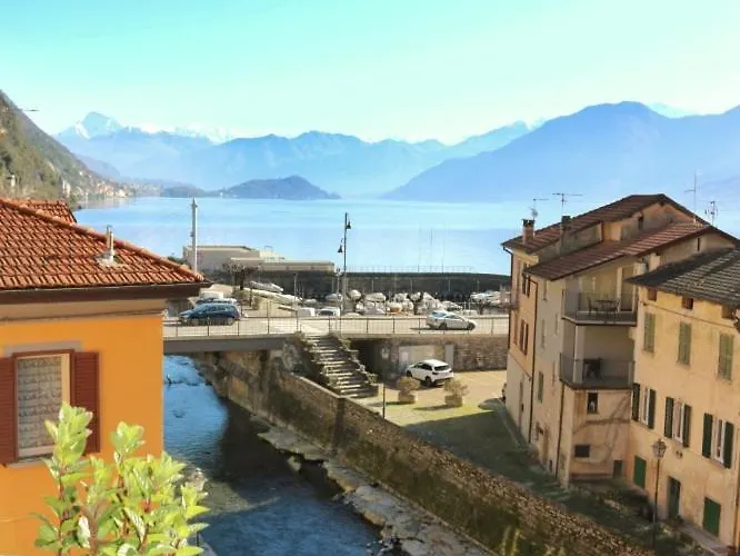 Red - By Myhomeincomo Argegno