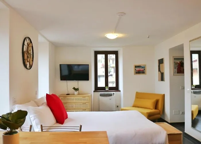 Apartment Red - By Myhomeincomo