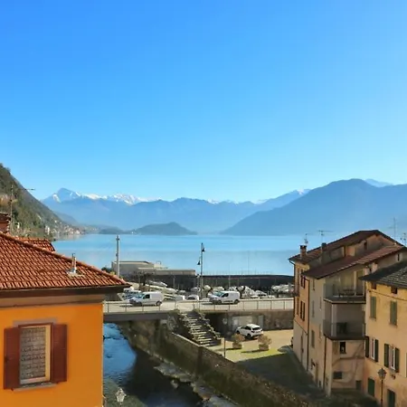 Red - By Myhomeincomo *