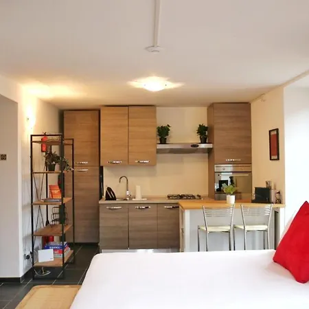 Red - By Myhomeincomo