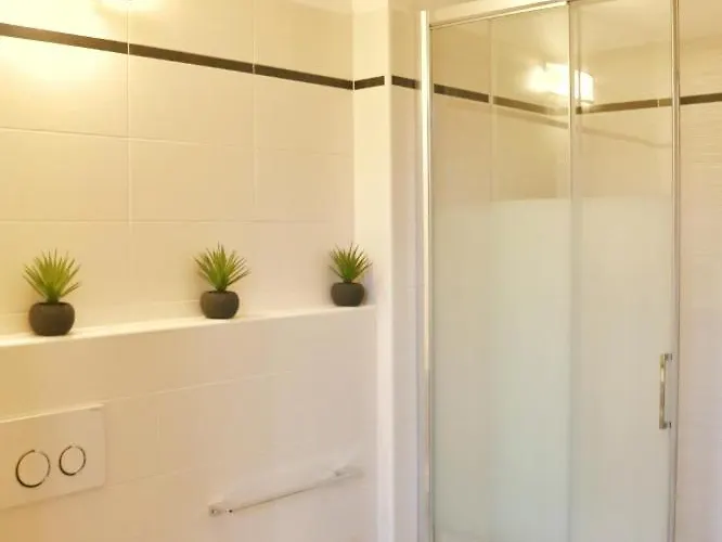 Apartment Red - By Myhomeincomo