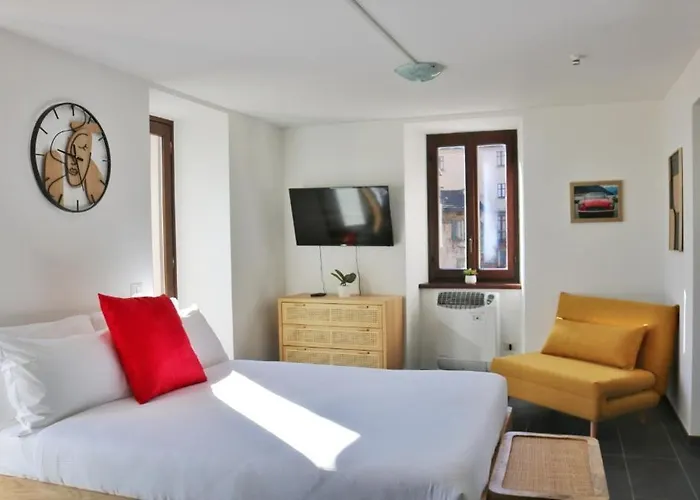 Red - By Myhomeincomo Apartment *