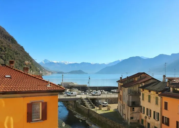 Red - By Myhomeincomo *