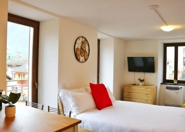 Apartment Red - By Myhomeincomo