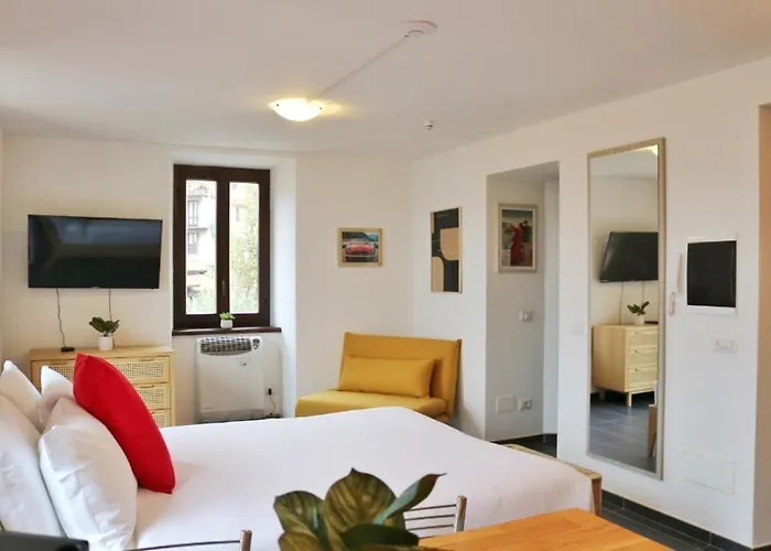 Red - By Myhomeincomo Apartment Argegno